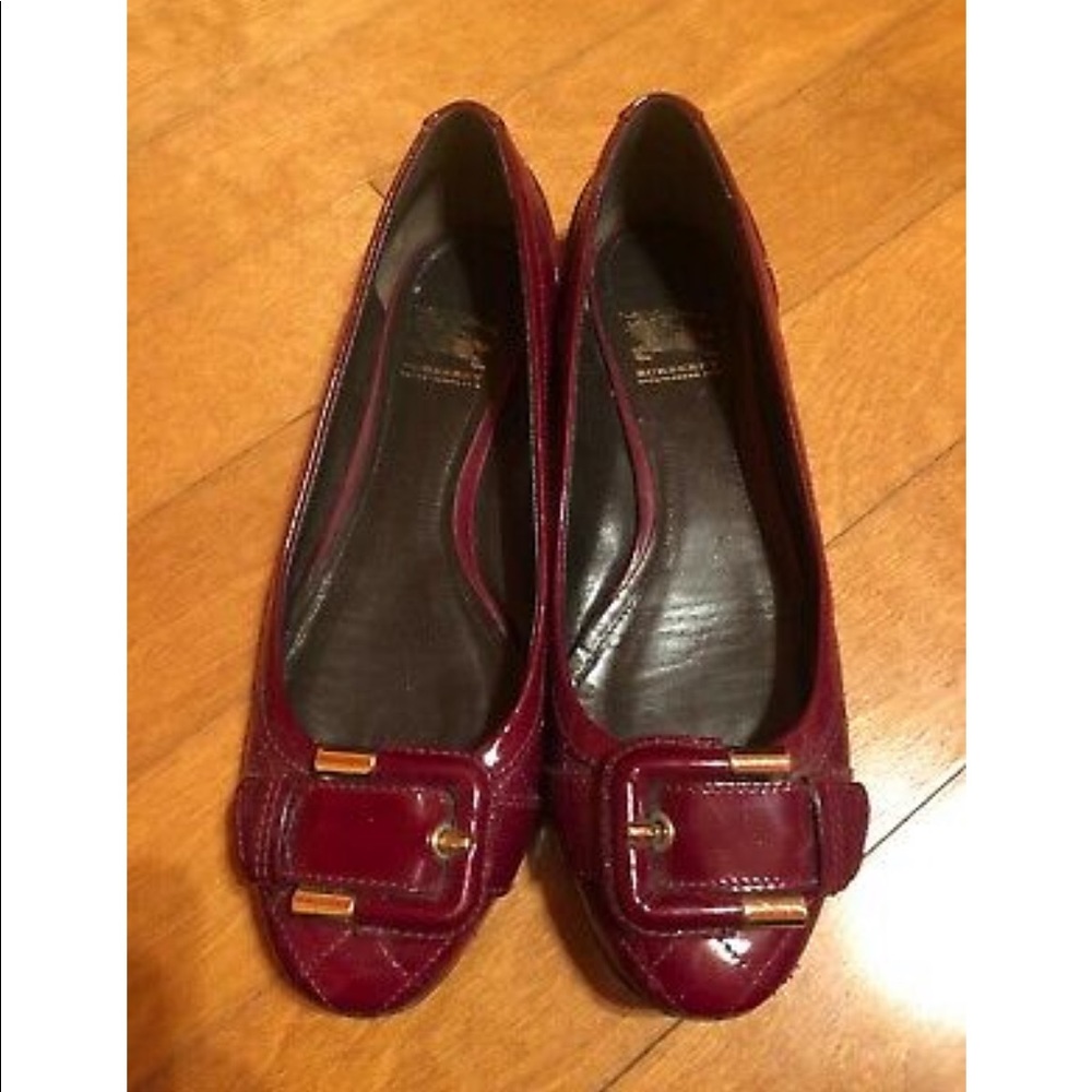 Burberry burgundy patent flats 39
